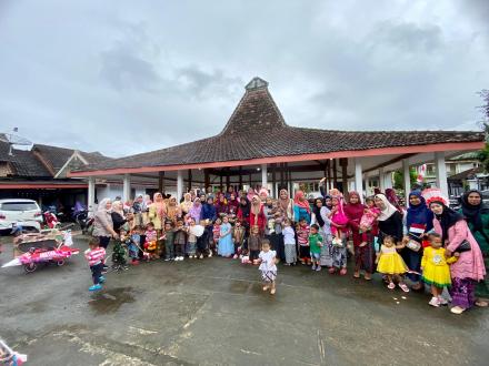 SEMARAK PAWAI TAMAN POSYANDU DESA NGENTRONG